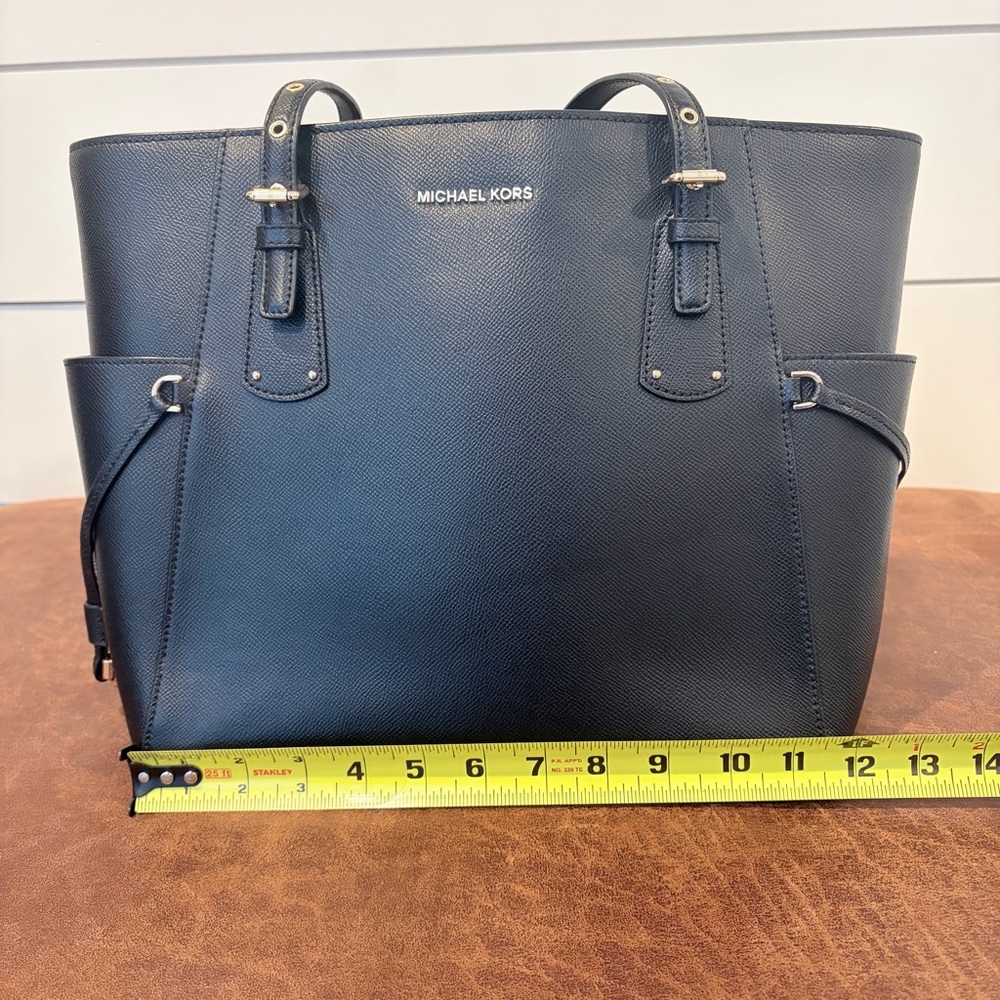 Michael Kors Voyager Black Saffiano Leather Tote Gold Classic Chic Workwear Luxe - Picture 9 of 12